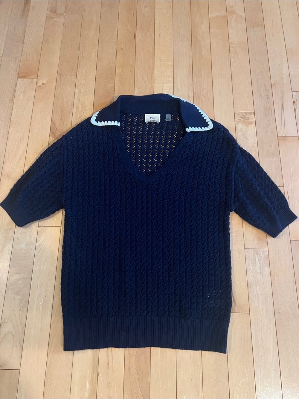 Elie Tahari Navy V-Neck Short-Sleeve Knit Sweater with White Trim Collar